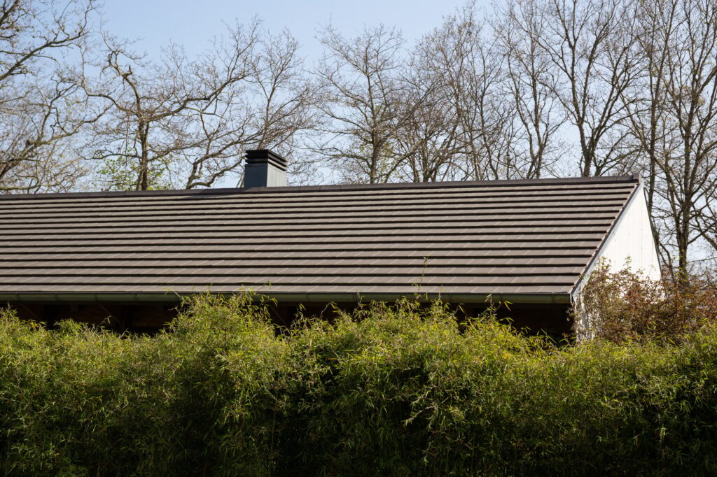 Flat roof tile house